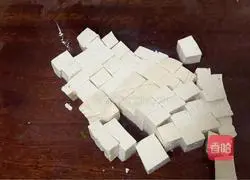 Illustration of how to make fish head and tofu soup 1