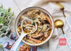 Illustration of how to make hot and sour soup to repel cold and warm the stomach 11