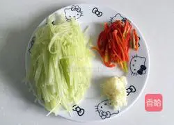 Illustration of how to make cold shredded lettuce 2