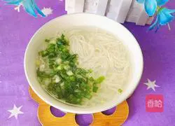 Illustration of how to make egg and green onion noodles 10