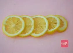 Illustration of how to make lemon mint water 4
