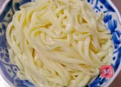 Illustration of how to make braised noodles with potatoes and cowpeas 13