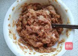 Illustration of how to make Xiao Long Bao stuffed with pork and green onions 7