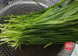 Illustration of how to make leek, fungus, and egg dumplings 2