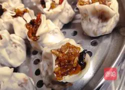 Illustration of how to make a little ugly siu mai with honey sauce 10