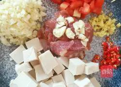 Illustration of how to make the ground-breaking Jincao (fried lean meat with Chiba tofu) 1