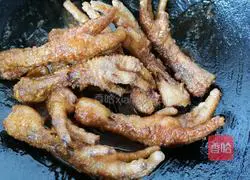 Illustration of how to make tiger skin chicken feet 11