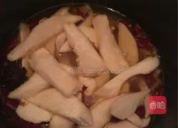 Illustration of how to make cuttlefish soup 5