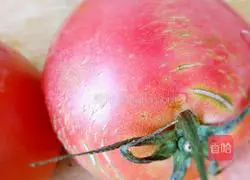 Illustration of how to make tomato and pear juice (detoxification and beauty) 1