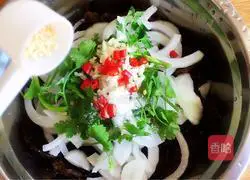 Illustration of how to make onions mixed with fungus 10