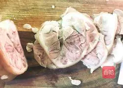 Illustration of how to make white cut hooves 10