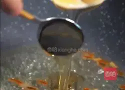 Illustration of how to make Fugui Yuanbao Fried Shrimp 7