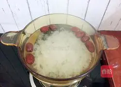 Illustration of how to make Tremella and Snow Pear Soup 7