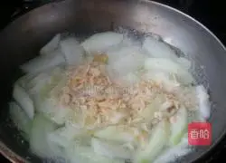 Illustration of how to make shrimp skin and winter melon soup 3
