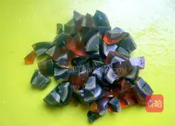 Illustration of how to make preserved egg and tofu soup 6