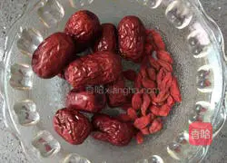 Illustration of how to make Angelica and Astragalus Chicken Soup 3