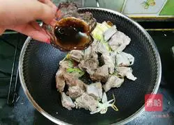 Illustration of how to cook pork ribs, taro and baby cabbage soup 9