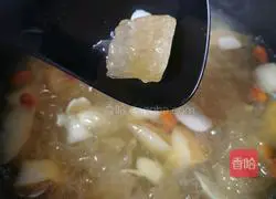 Illustration of Tremella, Snow Pear, Lily and Wolfberry Soup 13