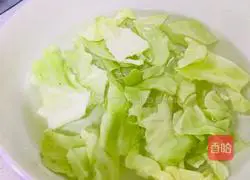 Illustration of how to make tomato and enoki mushroom soup 5