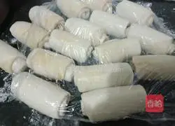 Illustration of how to make prune and vegetable meat cakes 1