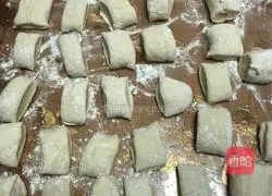 Illustration of how to make mushroom and vermicelli pork buns 4