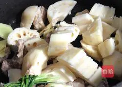 Lotus root and mutton chop soup recipe 5