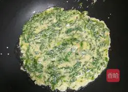 Illustration of how to make celery leaf egg pancake 6