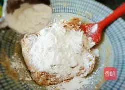 Sour Soup Illustration of how to make meatballs 3