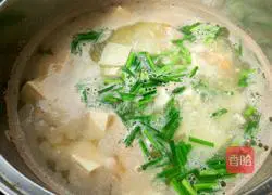 Garlic sprouts and tofu Illustration of how to make shrimp soup 10