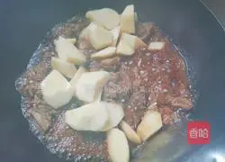 Illustration of how to cook duck legs stewed with potatoes 11