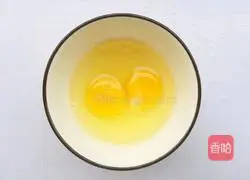 Illustration of how to make loofah and egg soup 4