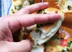 Illustration of how to make chive cheese buns 19