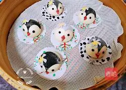 Illustration of how to make little penguin steamed buns 13