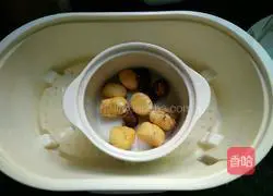 Illustration of how to make mushroom and chestnut lean meat soup 4