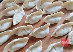 Illustration of how to make pumpkin and pork dumplings 16