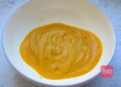 Illustration of how to make pumpkin rolls 2