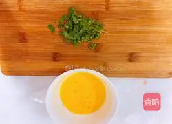 Illustration of how to make seaweed and egg drop soup 2