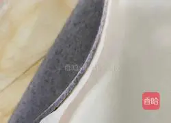 Illustration of how to make two-color flower rolls 4