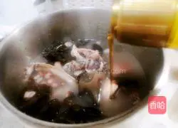 Illustration of how to nourish yin and nourish blood cuttlefish soup 7