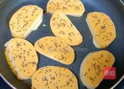 Illustration of how to make fried egg steamed buns 10