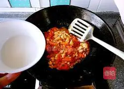 Illustration of how to make fried eggs with tomatoes 7