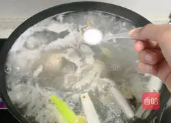 Pictures of how to make cabbage and pork ribs soup 4