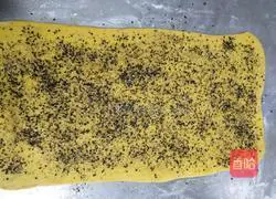 Illustration of how to make fried salt and pepper and black sesame pumpkin rolls 10