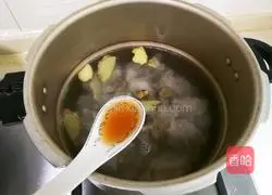 Recipe for mussel, cordyceps and kelp bone soup 7