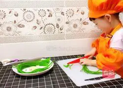 Illustration of how to make celery and peanut rice 11