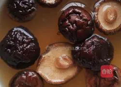 Illustration of how to make a large plate of dumplings 1