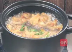 Illustration of tomato and pork blood and meat skin soup 12