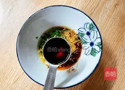 Illustration of how to make spicy and sour cold noodles 6