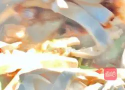 Illustration of how to stir-fry bacon with dried bacon 5