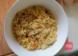 Illustration of how to make spicy and sour instant noodles 8